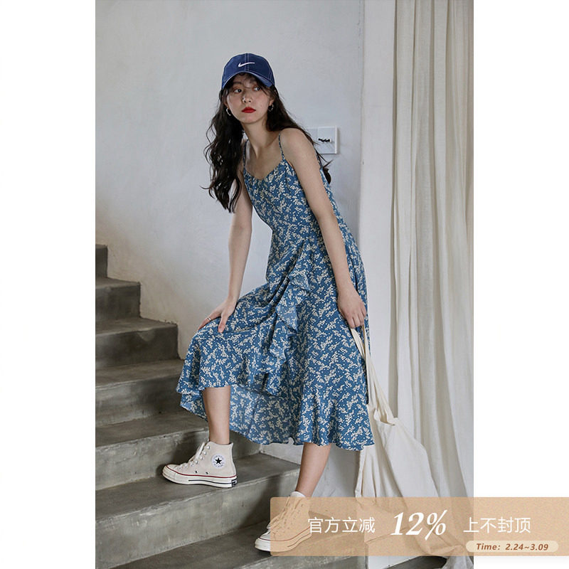 夕蒙2025新款春夏小个子设计感时尚茶歇法式气质碎花吊带连衣裙女