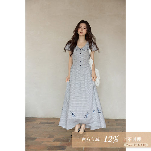 夕蒙夏季新款韩系天丝亚麻裙子通勤绣花长款蓝白格纹娃娃领连衣裙