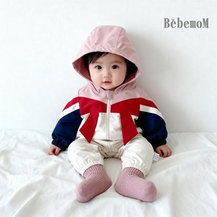 婴儿连体衣春秋装新款可爱女宝拼色长袖连帽爬服外出冲锋衣春秋
