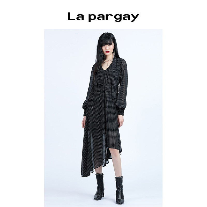 La Pargay纳帕佳暗黑风V领灯笼袖连衣裙女黑色不规则裙摆气质雪纺
