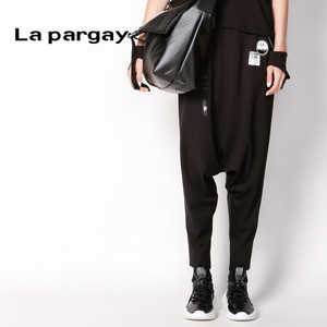 Lapargay纳帕佳2023新款女式黑色贴章字母印花设计感休闲裤哈伦裤