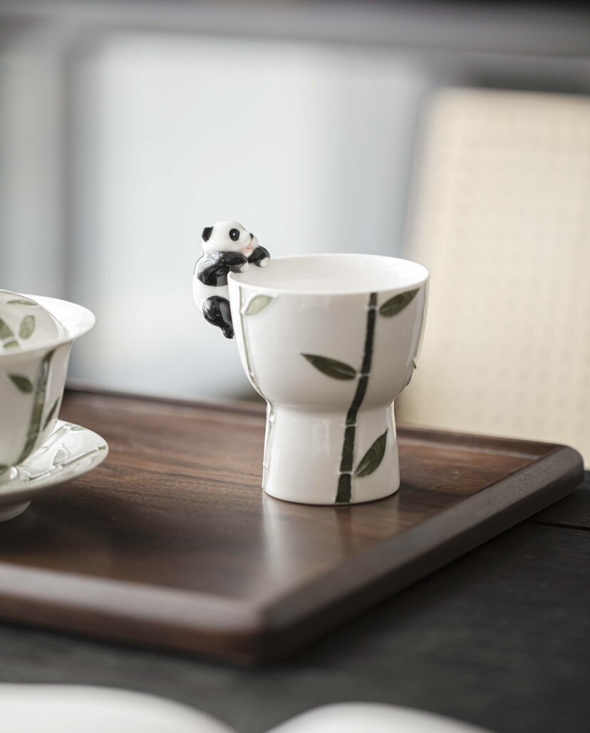 新款手绘浮雕竹子陶瓷主人杯功夫茶具创意可爱高足熊猫挂件茶杯子