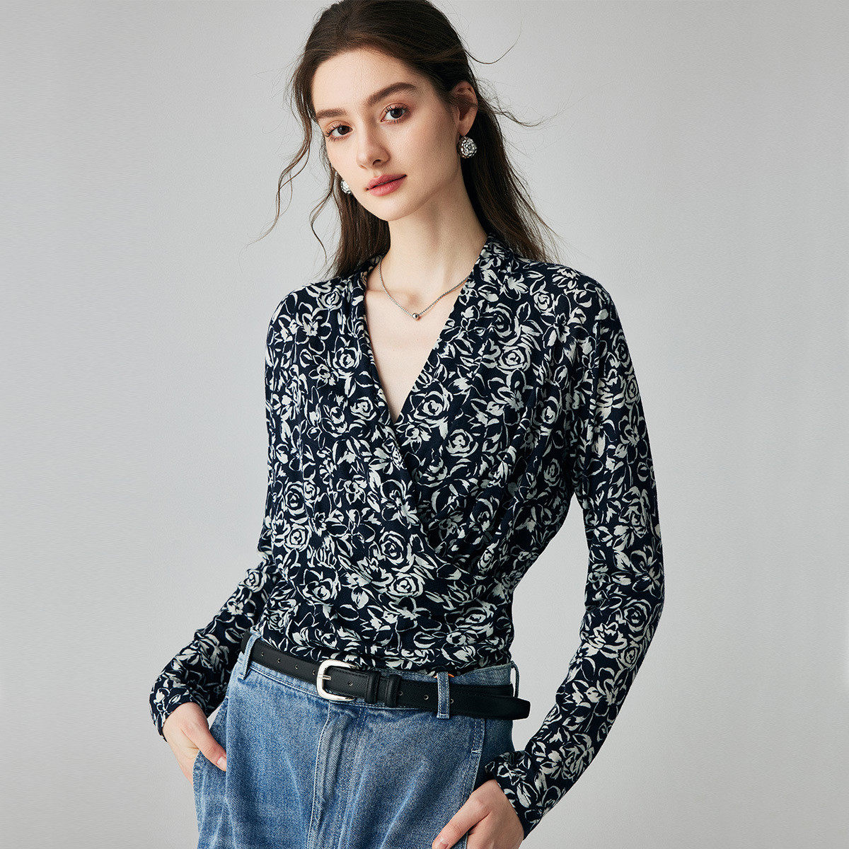 PALUOPO/帕罗绵羊毛斜襟女衫ET2F2221Y