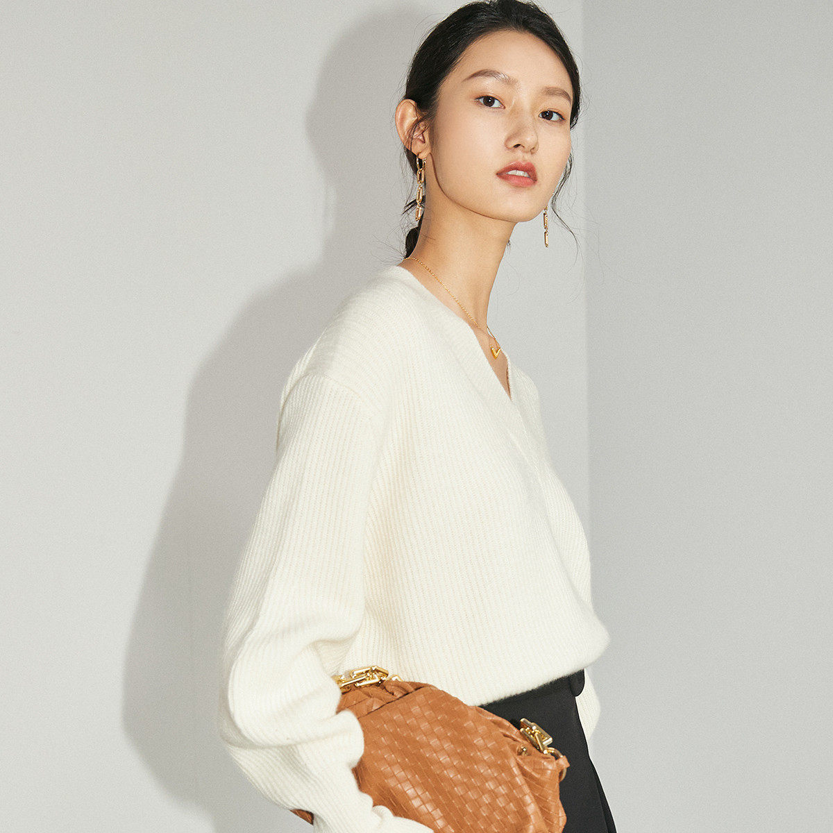 PALUOPO/帕罗秋冬V领时尚慵懒风毛衣百搭羊绒衫女圣诞ET21206R-B