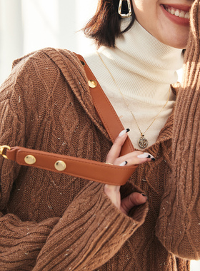 PALUOPO/帕罗含绵羊毛连帽女衫ET23821Y