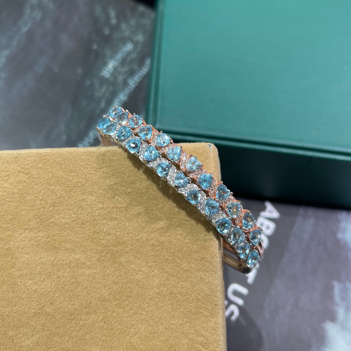 天然托帕石正色霓虹蓝手链银镀18k金色奢华镶嵌爱心裸石尺寸4mm