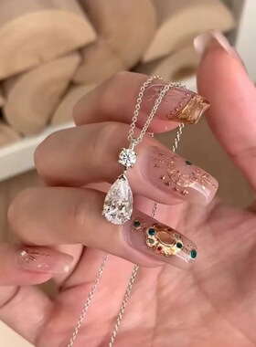 新款爆款爆闪水滴锆石项链女千金感轻奢百搭精致高级感百搭锁骨链