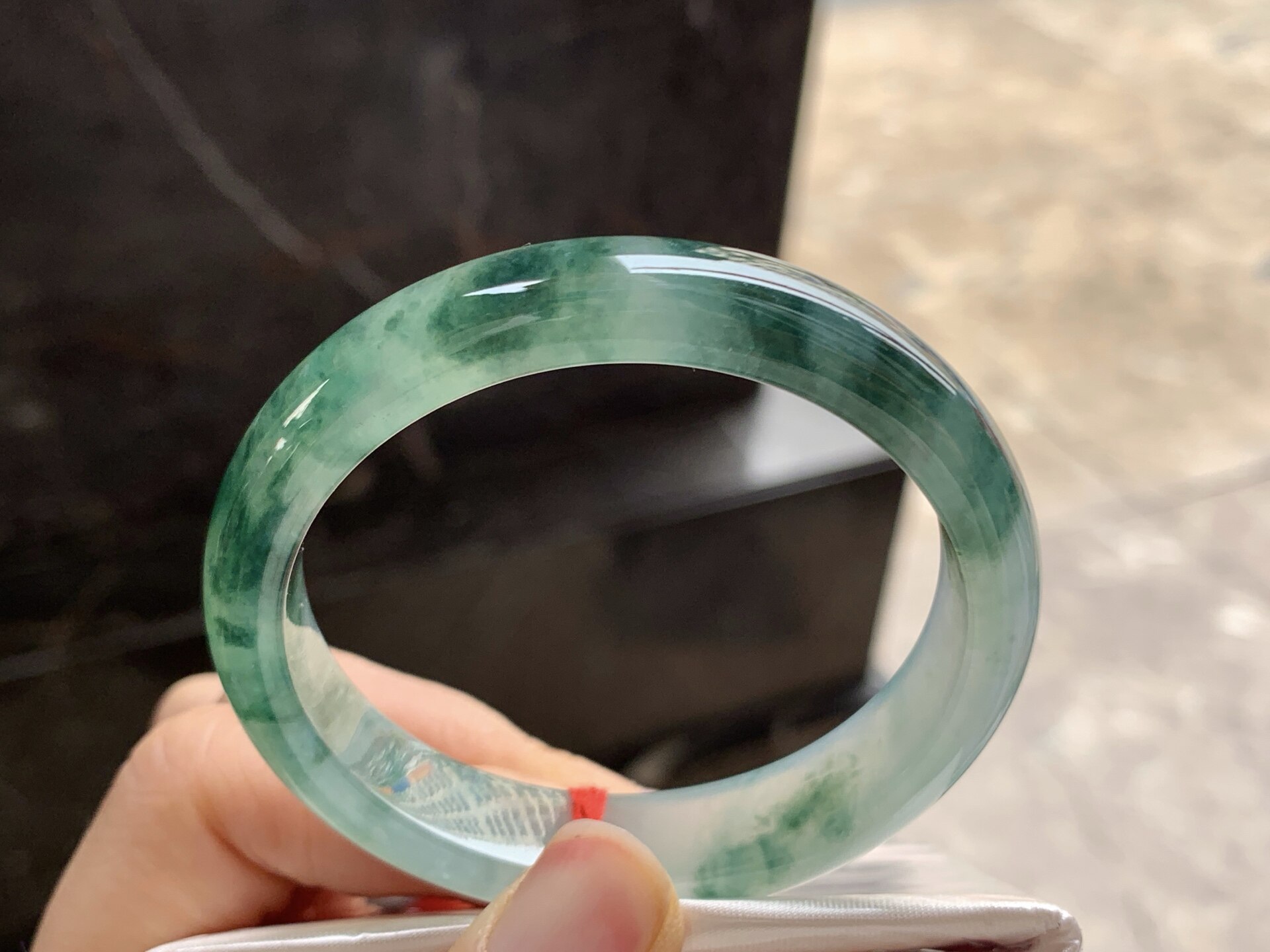 翡翠飘花贵妃手镯 圈口53 相当于正圈50 51