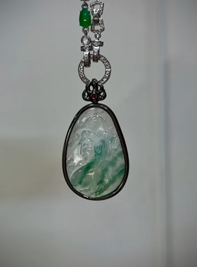 翡翠冰种飘花观音吊坠，18K度黑设计，很有特色