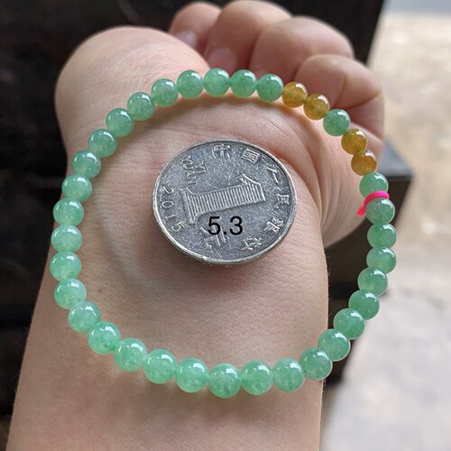 翡翠晴绿手串 颜色清新 直径5 6mm