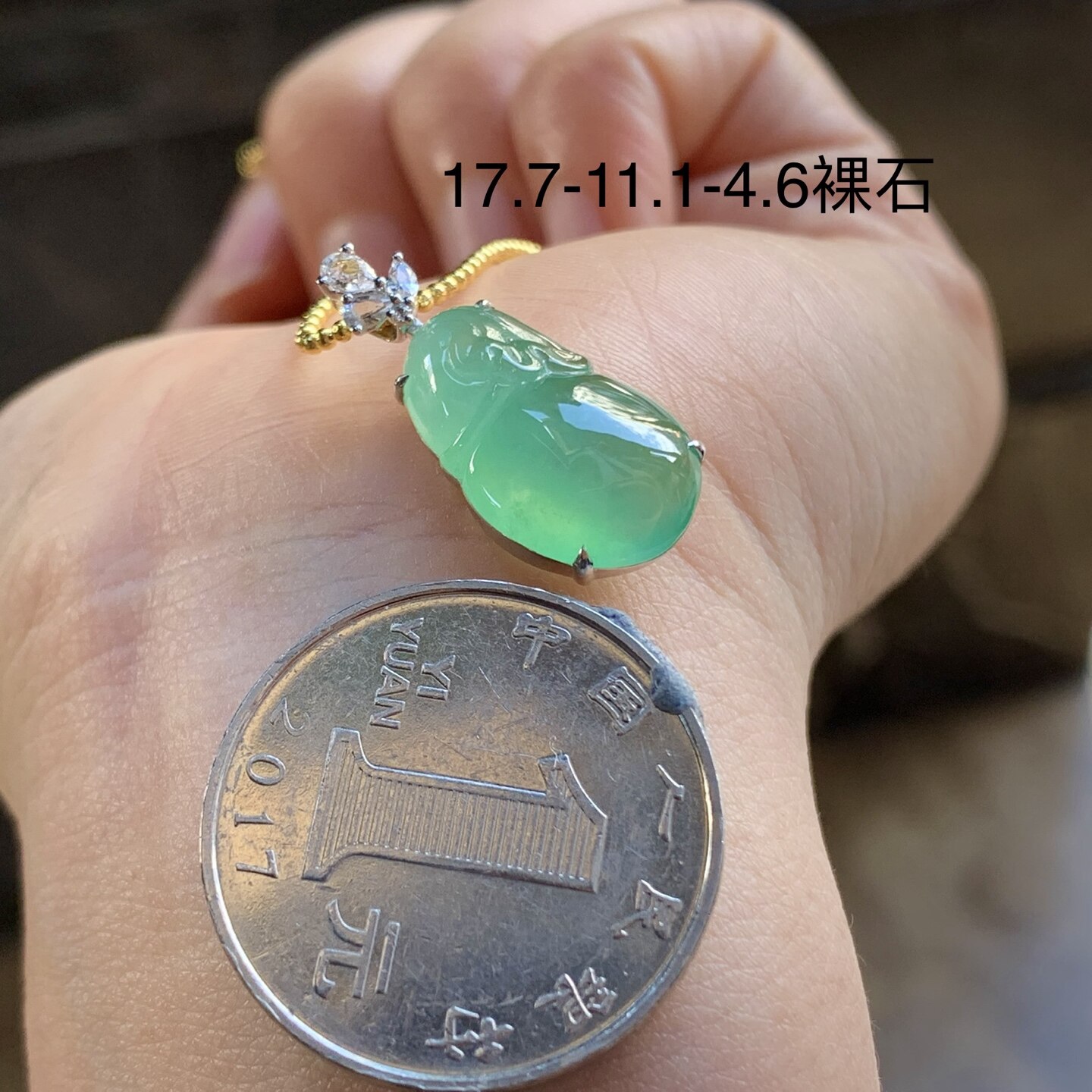 翡翠冰种阳绿福瓜吊坠 18k金镶嵌