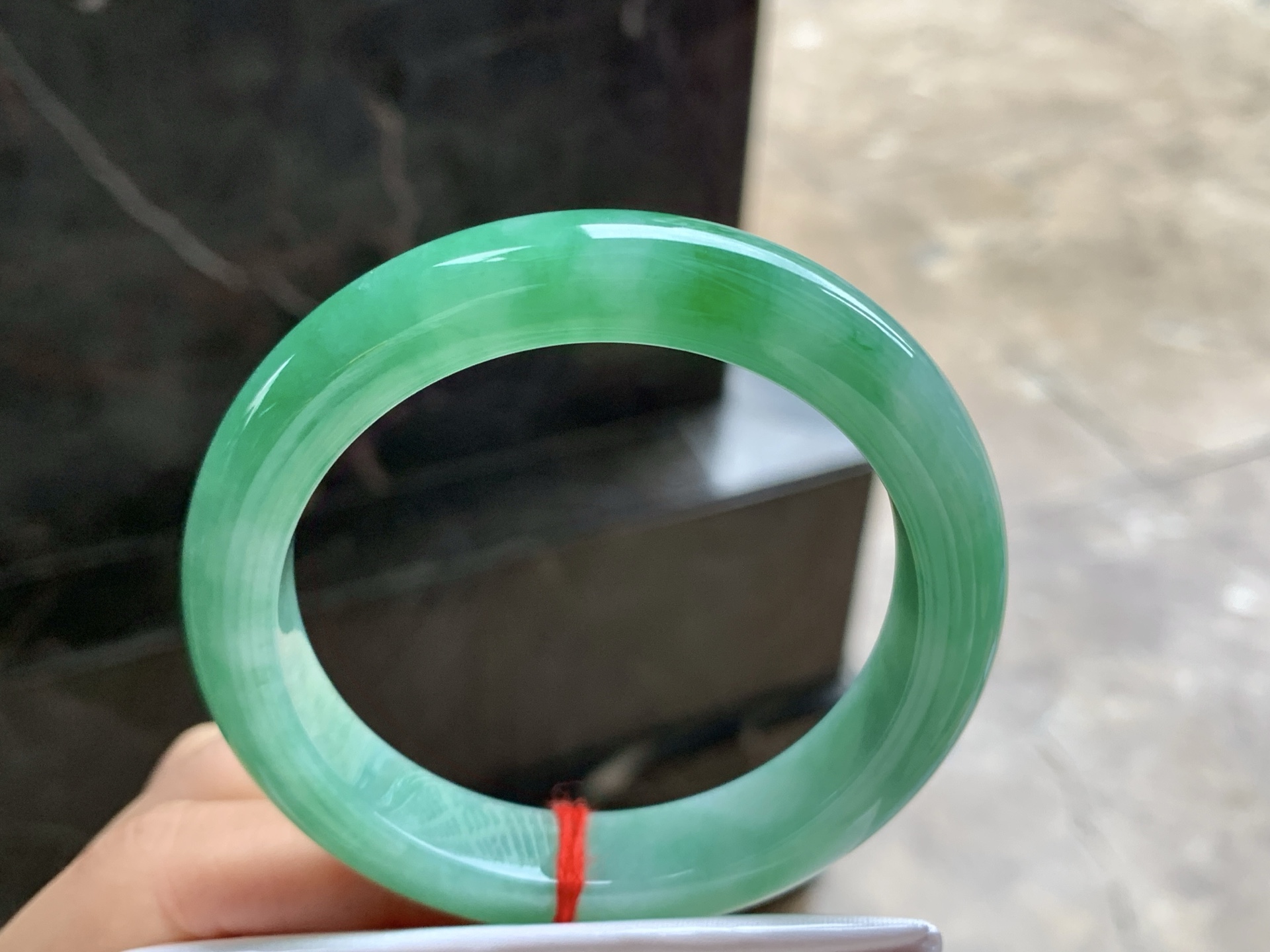 翡翠细糯种辣绿色阳绿手镯 圈口54 55