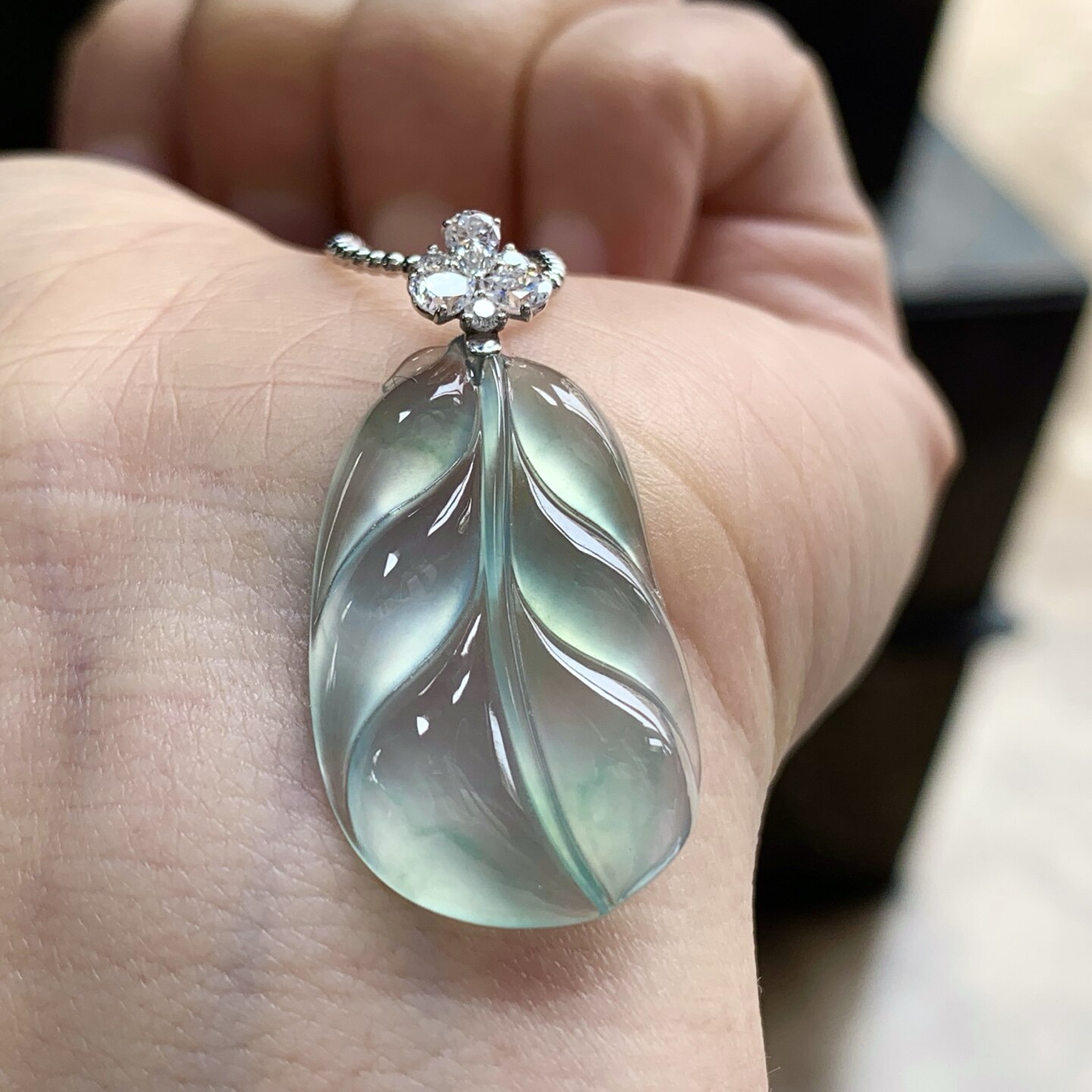 翡翠冰种金枝玉叶吊坠 18k金扣镶嵌 冰透起光