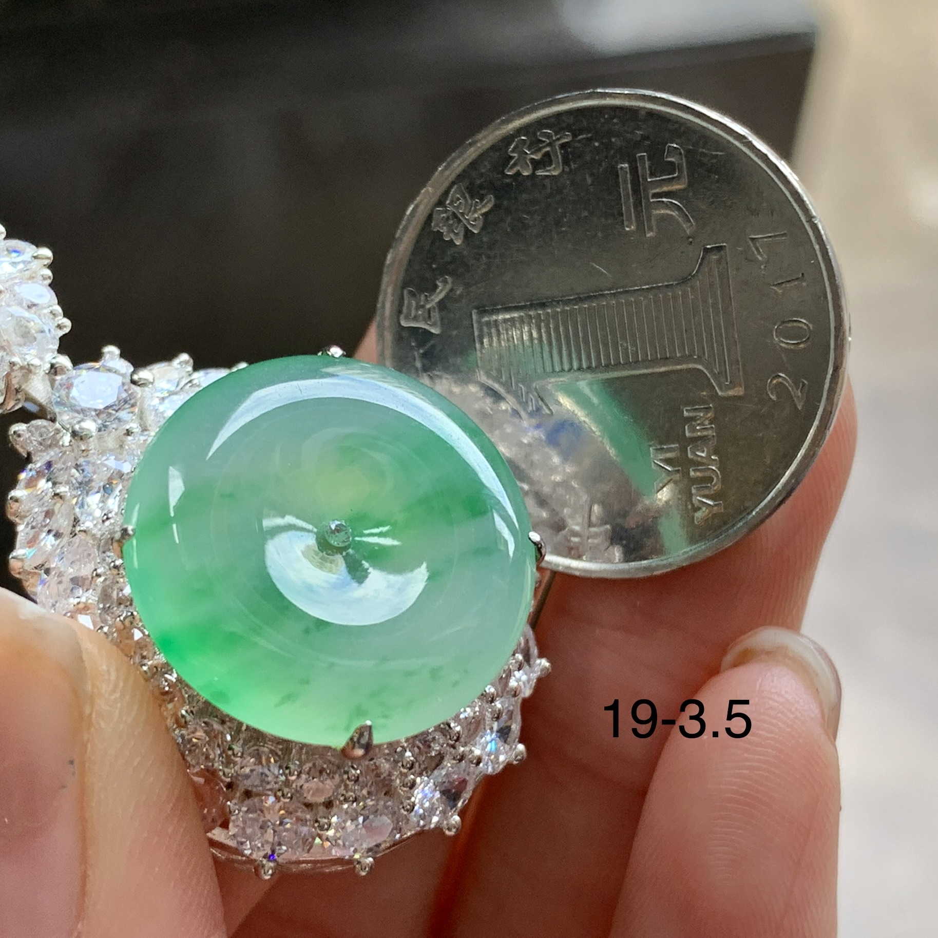 翡翠冰种阳绿飘花平安扣吊坠