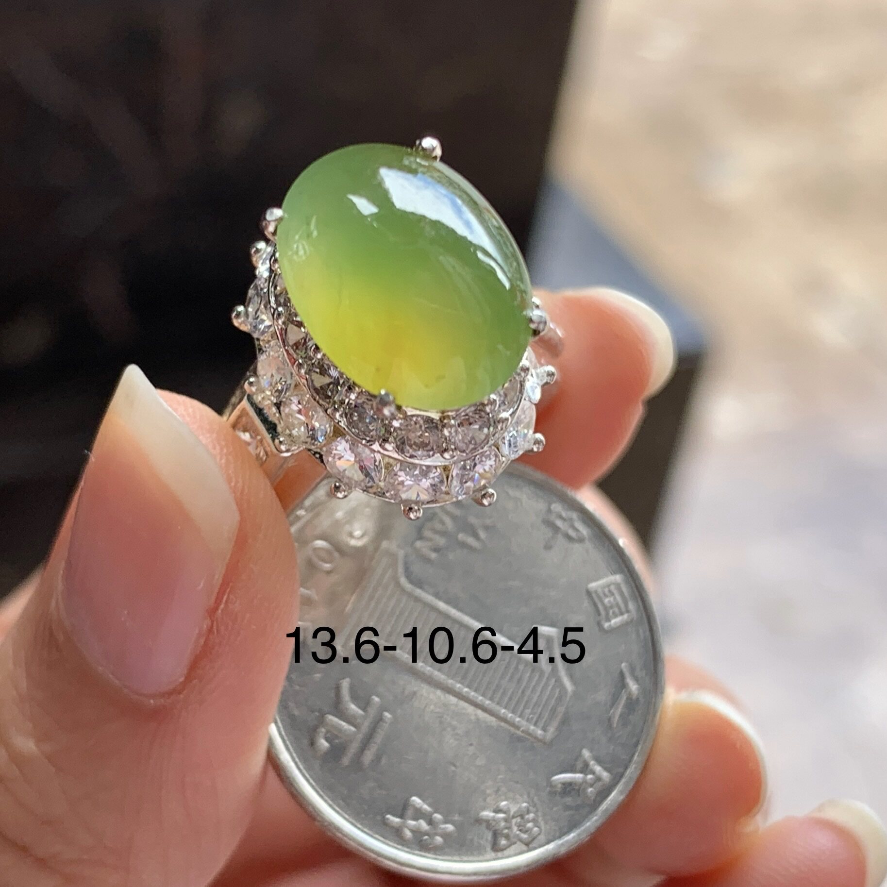 翡翠冰种黄翡黄绿特色戒面 冰透水润 颜色鲜艳罕见
