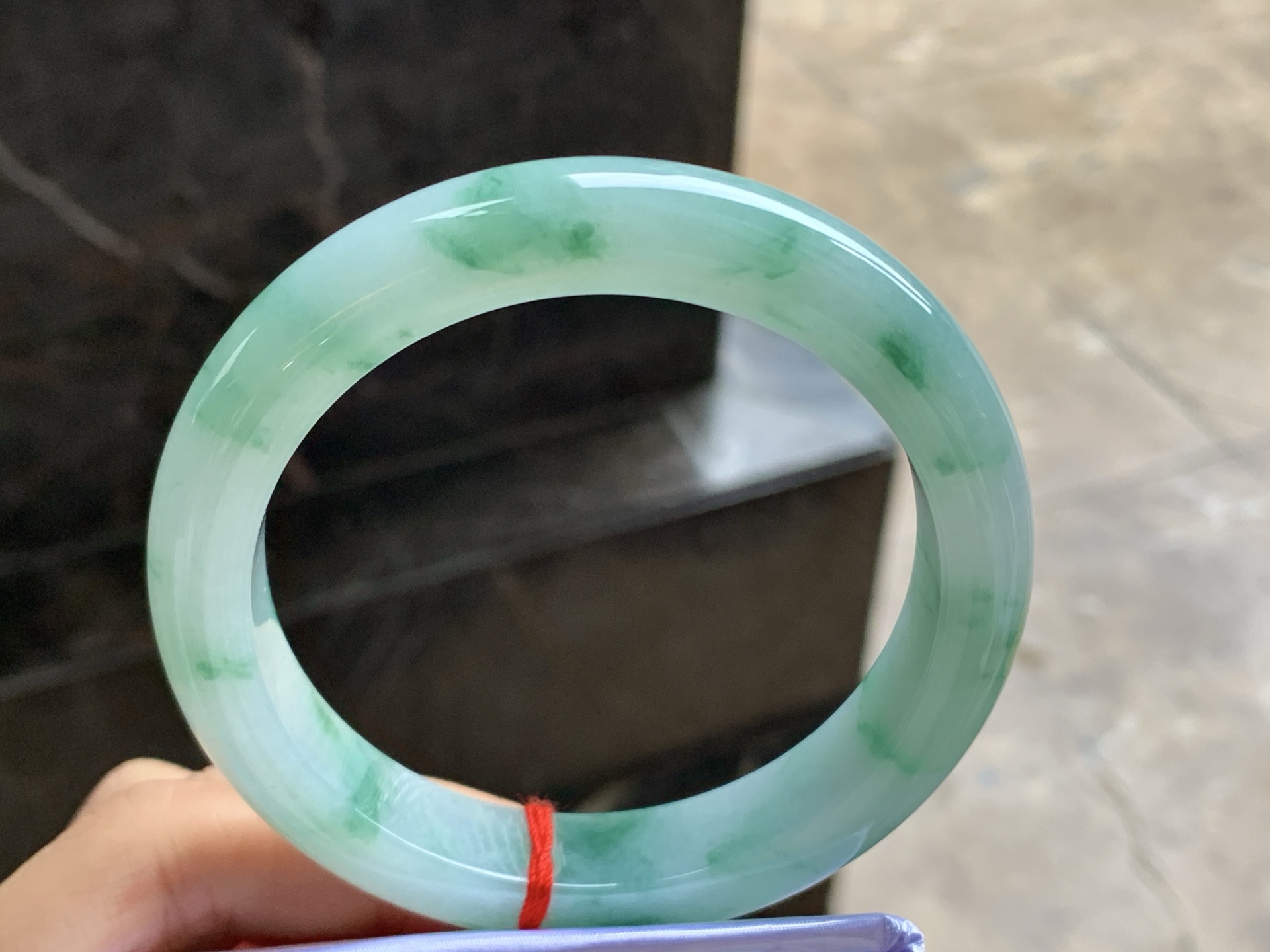 翡翠绿花手镯 玉质温润 圈口59 60