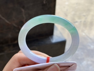 翡翠春带彩贵妃手镯 圈口52 53 正圈50 51可以带