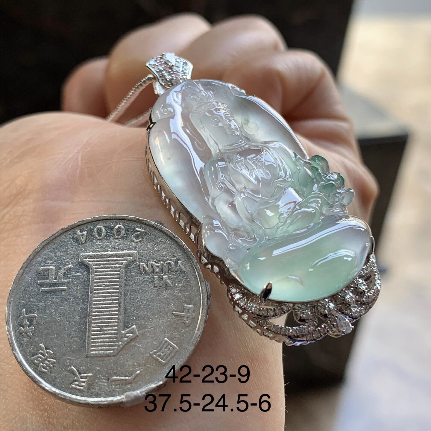 翡翠冰种莲花观音吊坠 18k金钻镶嵌