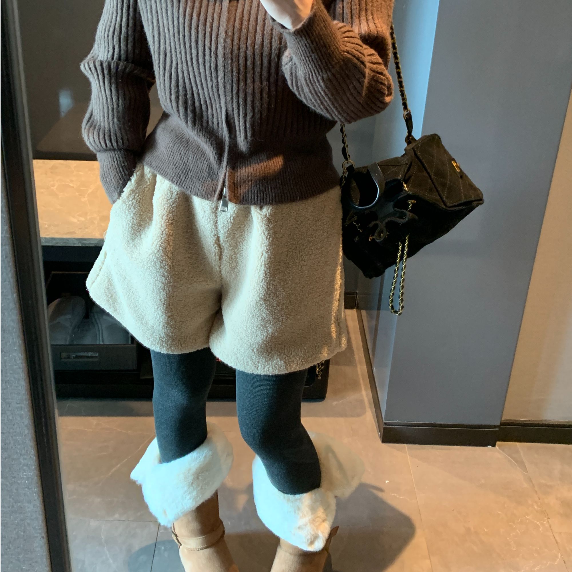 2025新款羊羔毛阔腿显瘦短裤