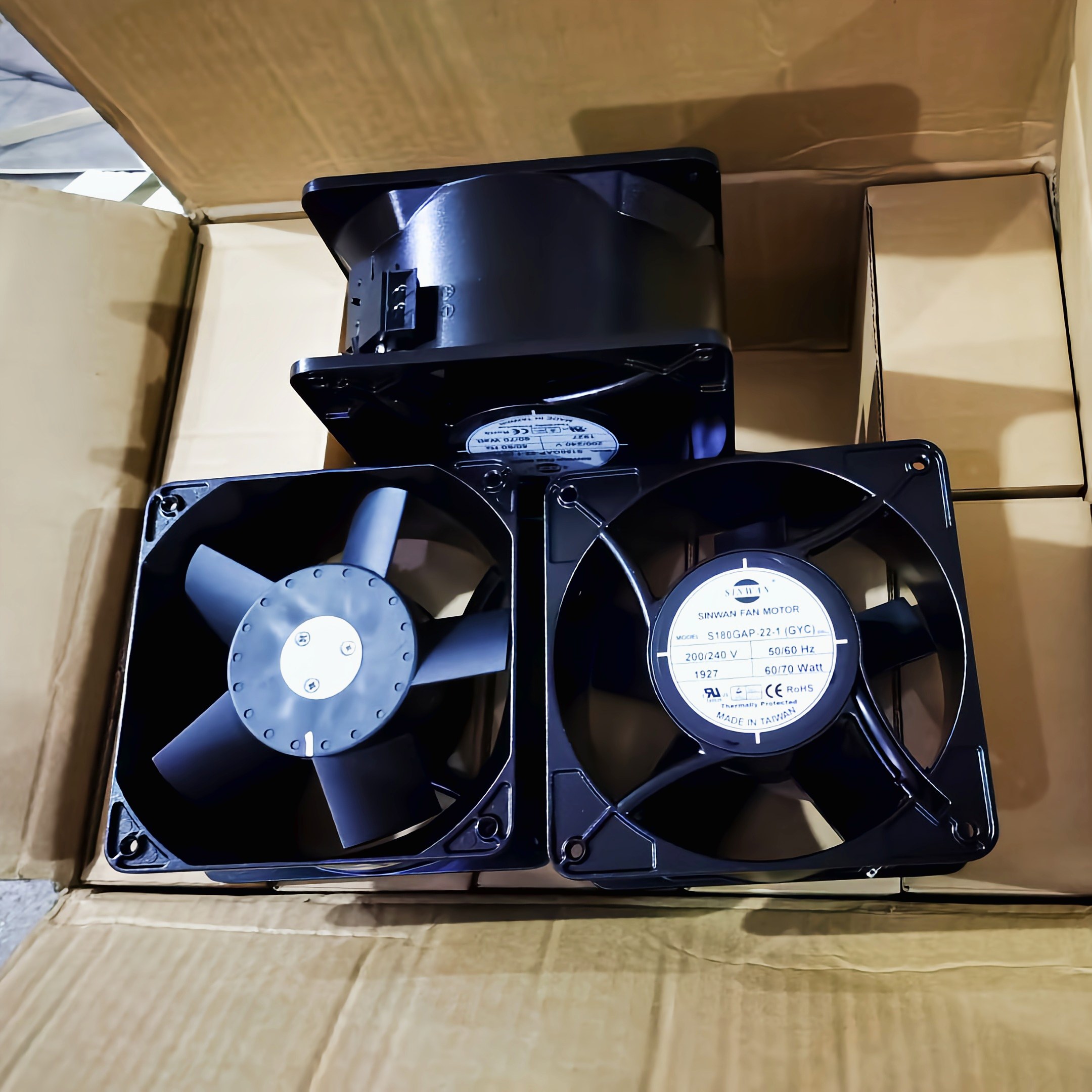 台湾SINWAN信湾 S180GAP-22/11-1 110V/220V 60/70W 机柜散热风扇