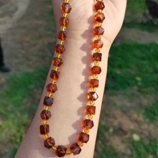 天然原矿抚顺琥珀老八棱珠项链豆油红金珀净水植物珀干白花血珀