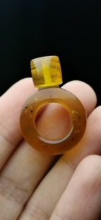 天然原矿抚顺琥珀蜜蜡虫珀珀跑环戒指指环配饰翳珀干白花金珀血珀