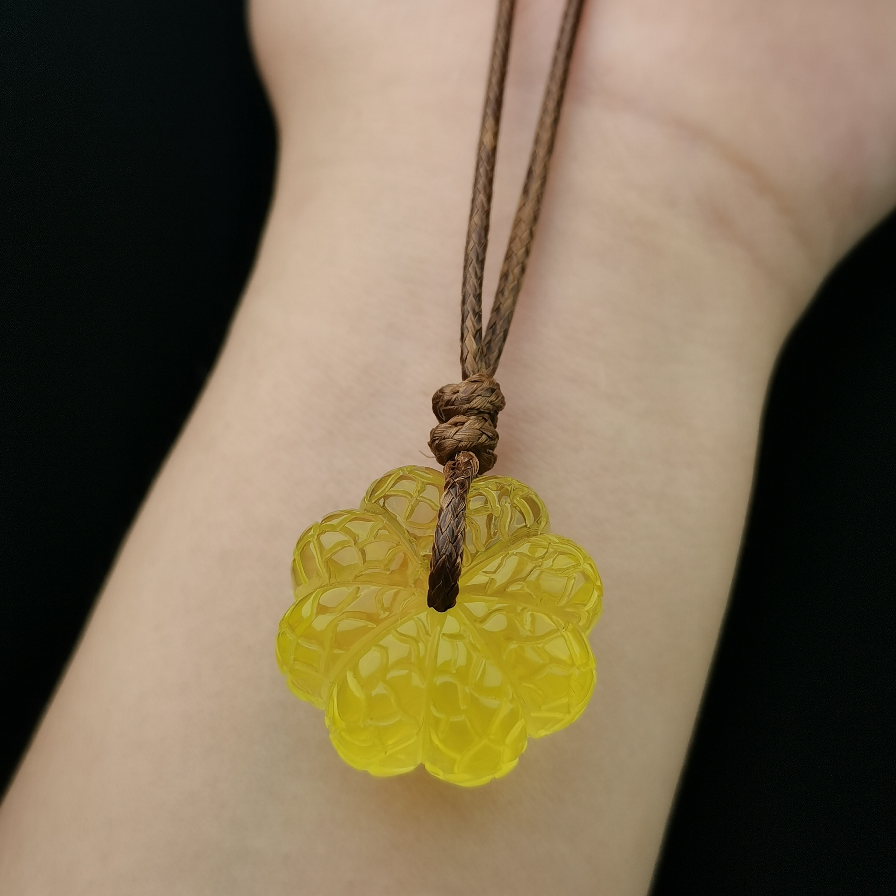 天然原矿琥珀蜜蜡俄料立体雕刻橘子大吉大利金珀吊坠项链挂件配饰