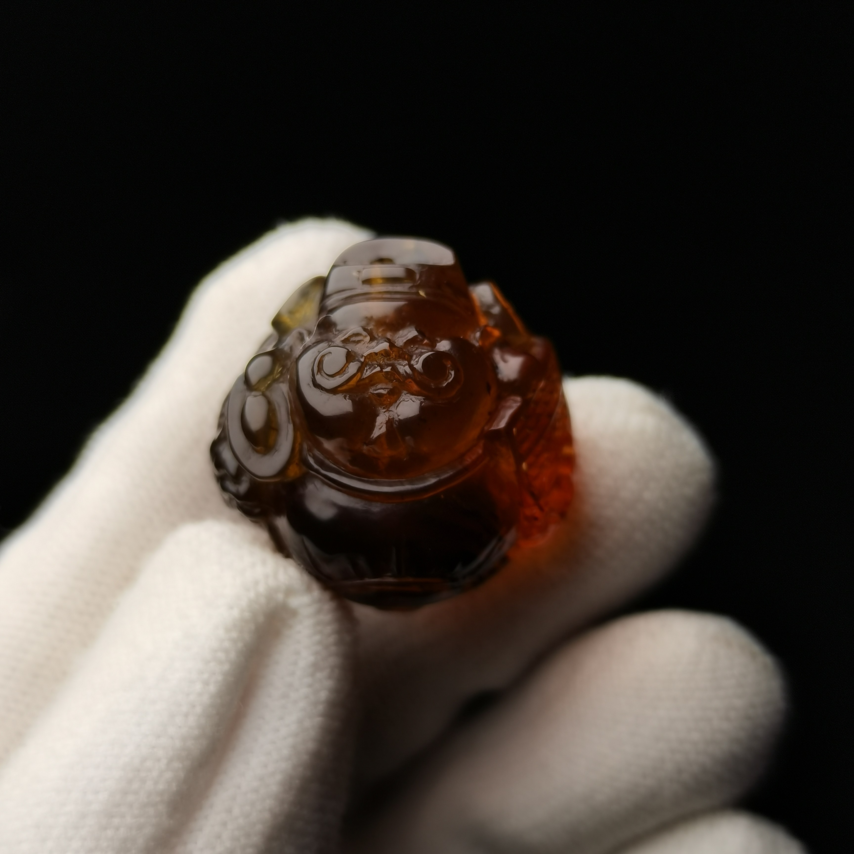 天然原矿抚顺琥珀全手工雕刻财神手串吊坠琥珀项链绿膜菩提diy