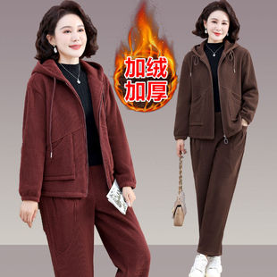 妈妈休闲运动套装女新款连帽加绒中老年灯芯绒外套秋冬洋气两件套