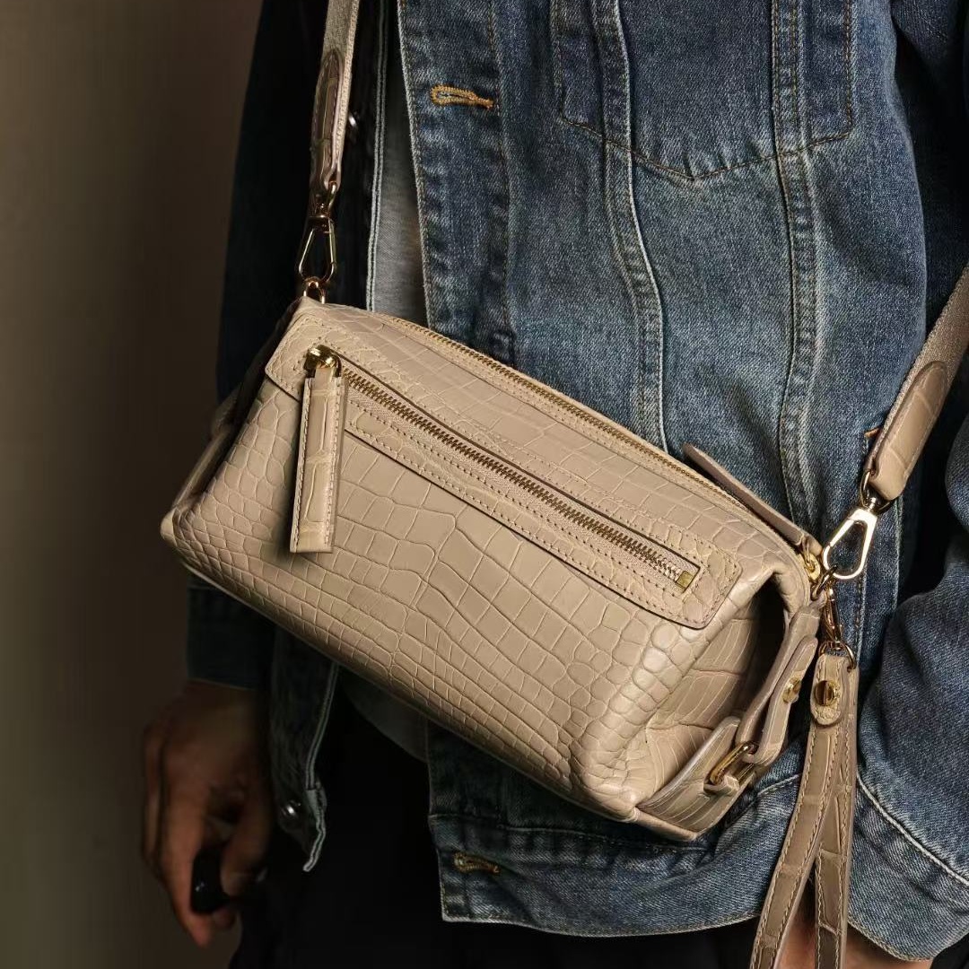 风衣灰哑光雾面鳄鱼皮肚皮男士手拿包单肩两用斜挎小包包时尚休闲