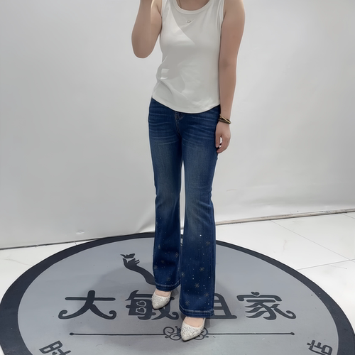 7105柏菲蒂初秋新款牛仔裤加大码女装胖妹妹松紧腰显瘦百搭微喇裤