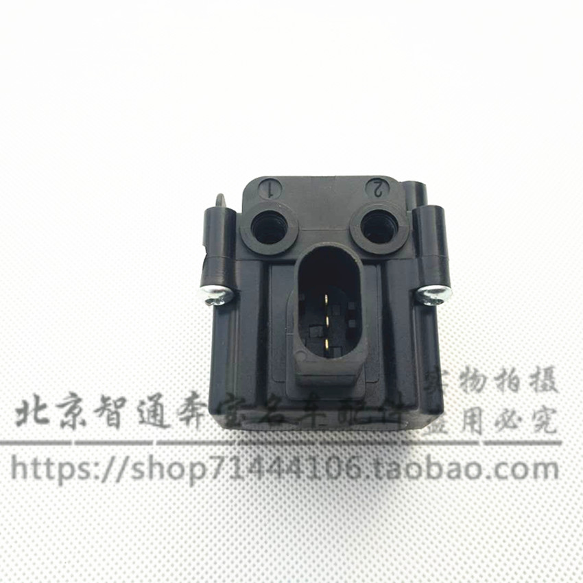 适用宝马E66F02 730 740 750 X5 E70 F15 X6 E71减震打气泵分配阀