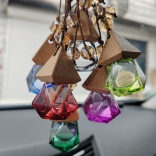 汽车车载香水香薰挂件车内车上室内挂件香薰空瓶装饰瓶配晶珠盖