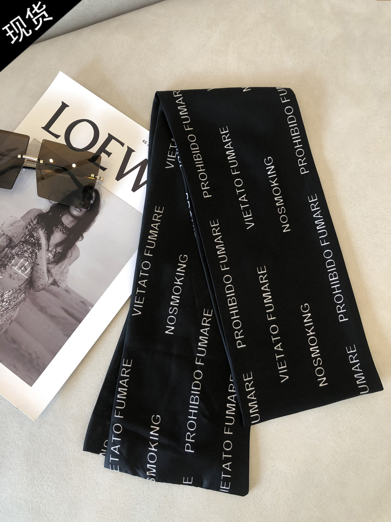 复古气质柔软缎面丝巾装饰