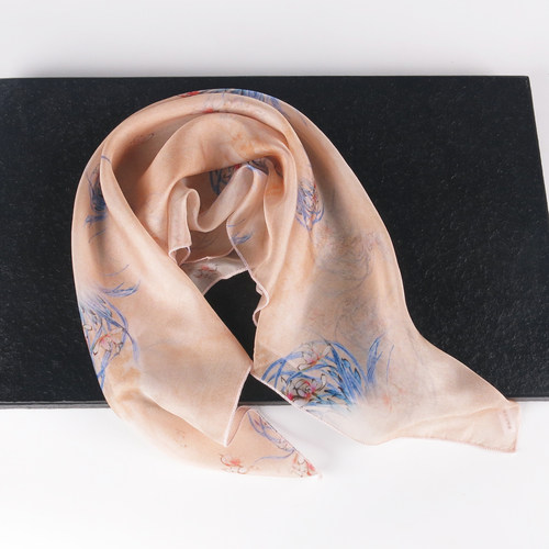 进店选!丝巾配饰100%桑蚕丝