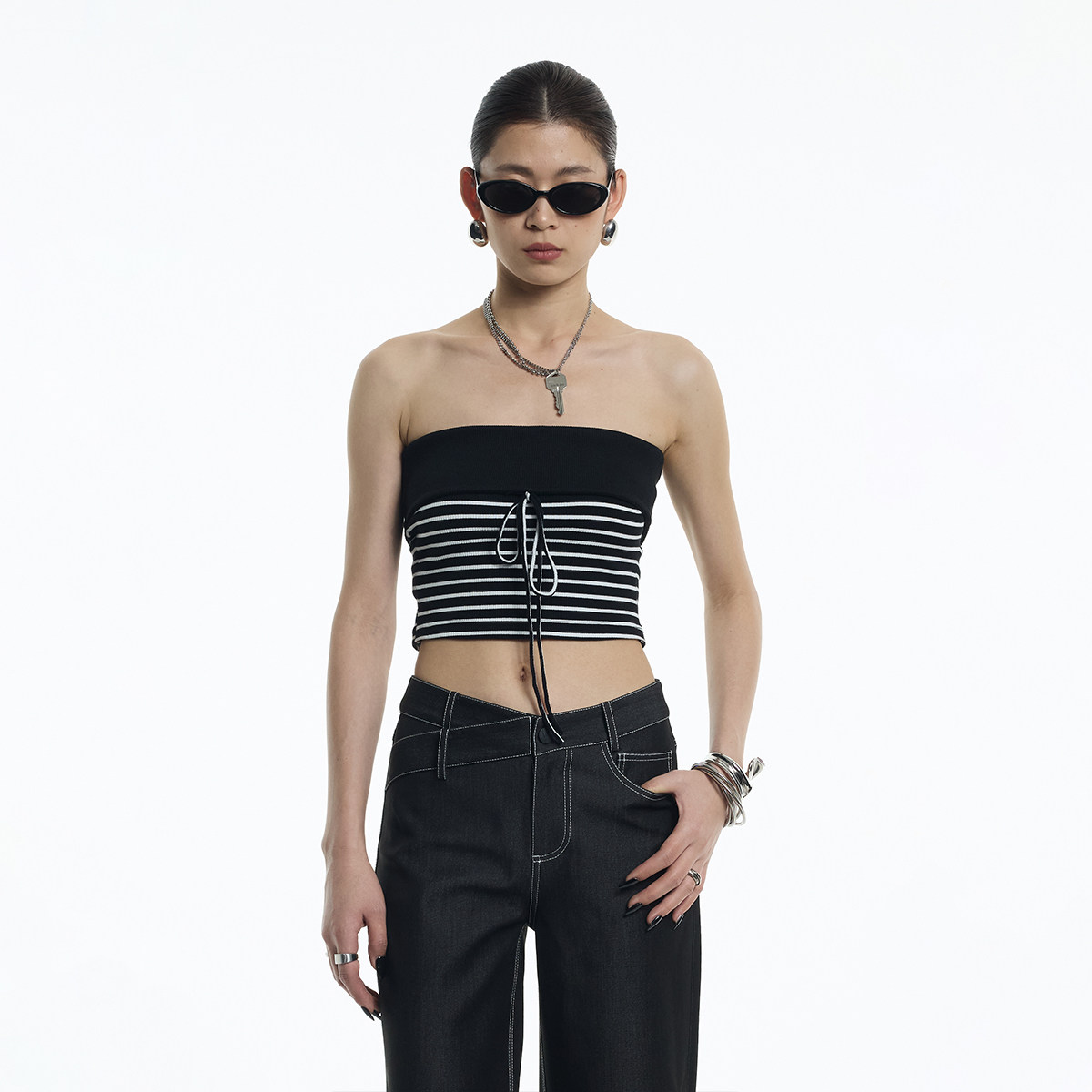 ourhour 街头辣妹 黑白条纹撞黑边翻边绑带螺纹抹胸 显瘦短款上衣