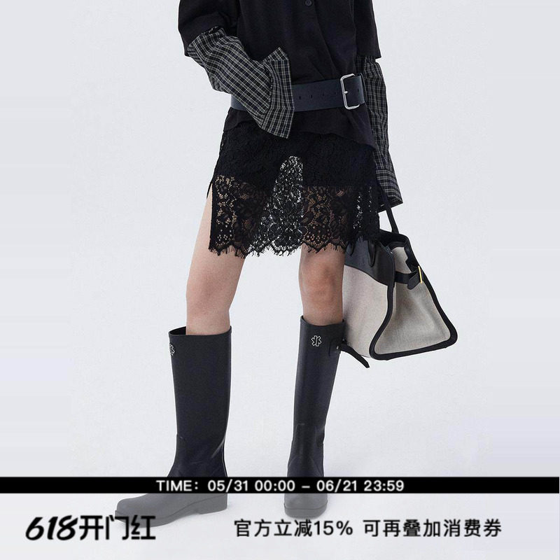 ourhour 睫毛蕾丝 黑色镂空蕾丝单侧开衩短裙 女冬设计感叠穿罩裙