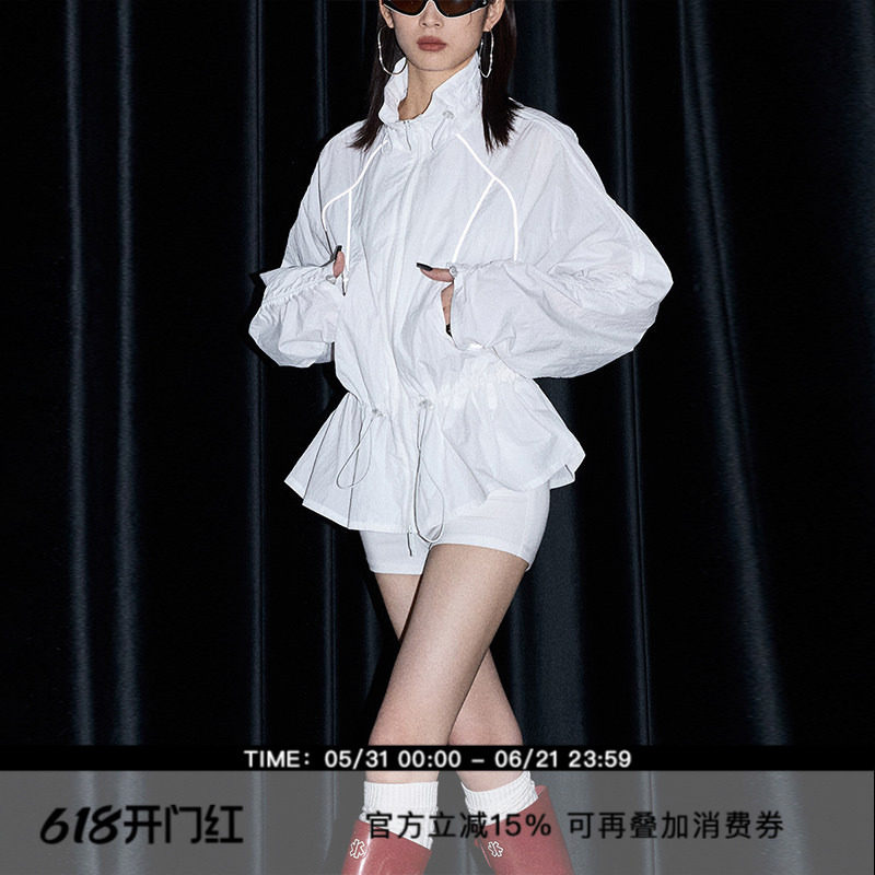 ourhour 立领反光条 白色猪鼻扣抽绳收腰外套 女春设计感上衣