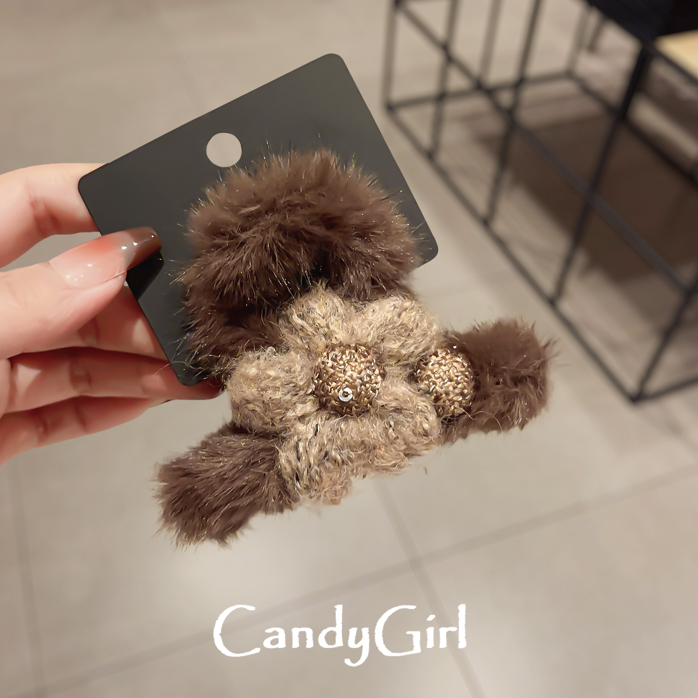 秋冬毛线花朵抓夹女高级感新款发量少发卡后脑勺半扎发毛毛鲨鱼夹