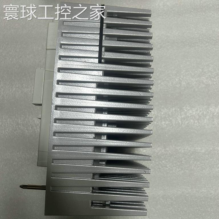 非实价E82MV752-4B001 伦茨防爆变频器议价全新原装现货供应实物