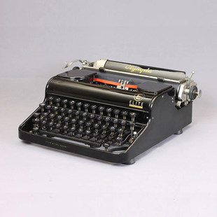 德国制 OLYMPIA机械打字机正常使用复古怀旧收藏艺术陈设生日礼物
