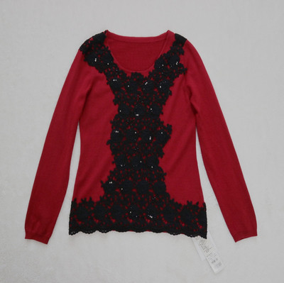 女深红色圆领蕾丝镶钻修身羊毛衫