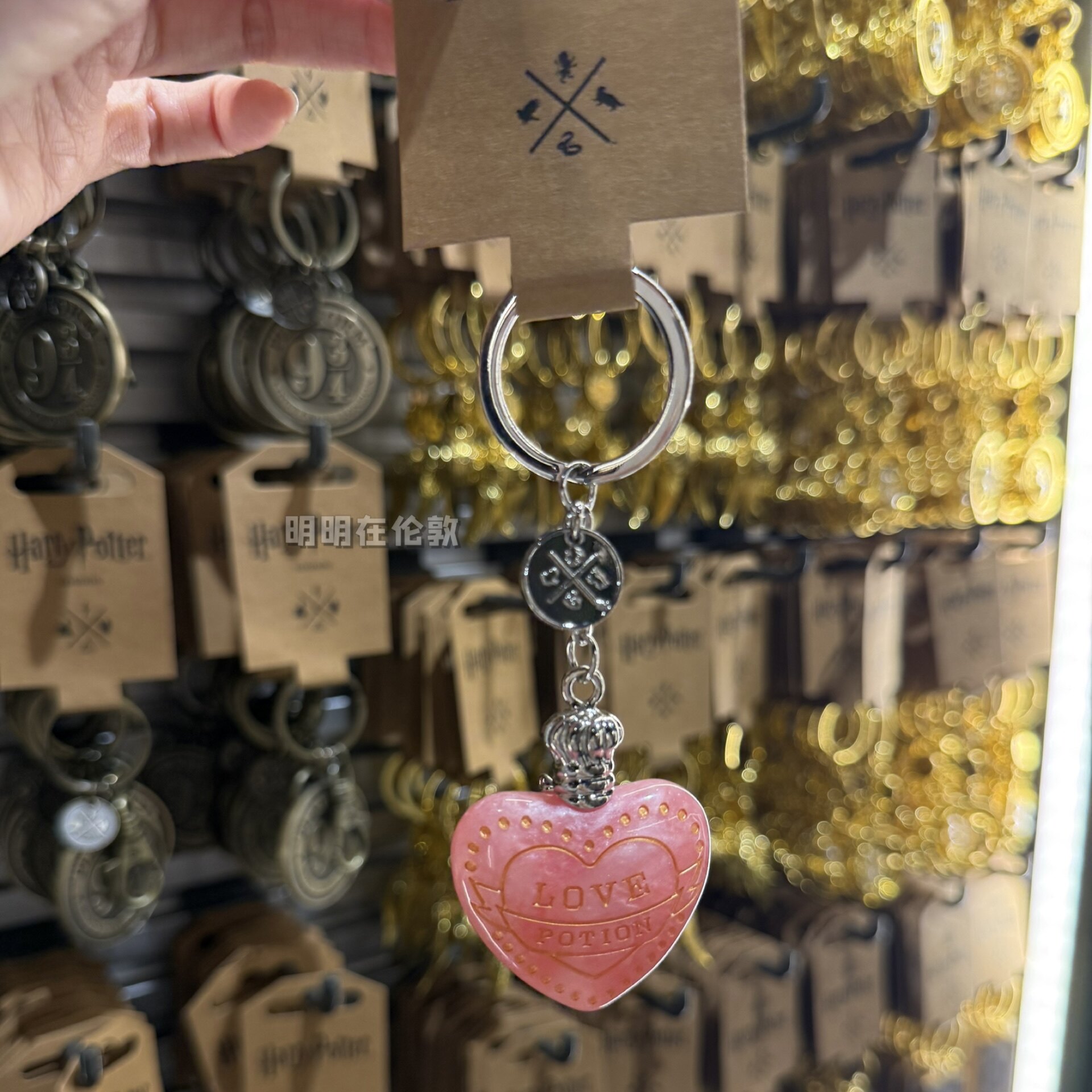 英国采购HarryPotter哈利波特943商店爱情魔药钥匙扣金色飞贼挂件