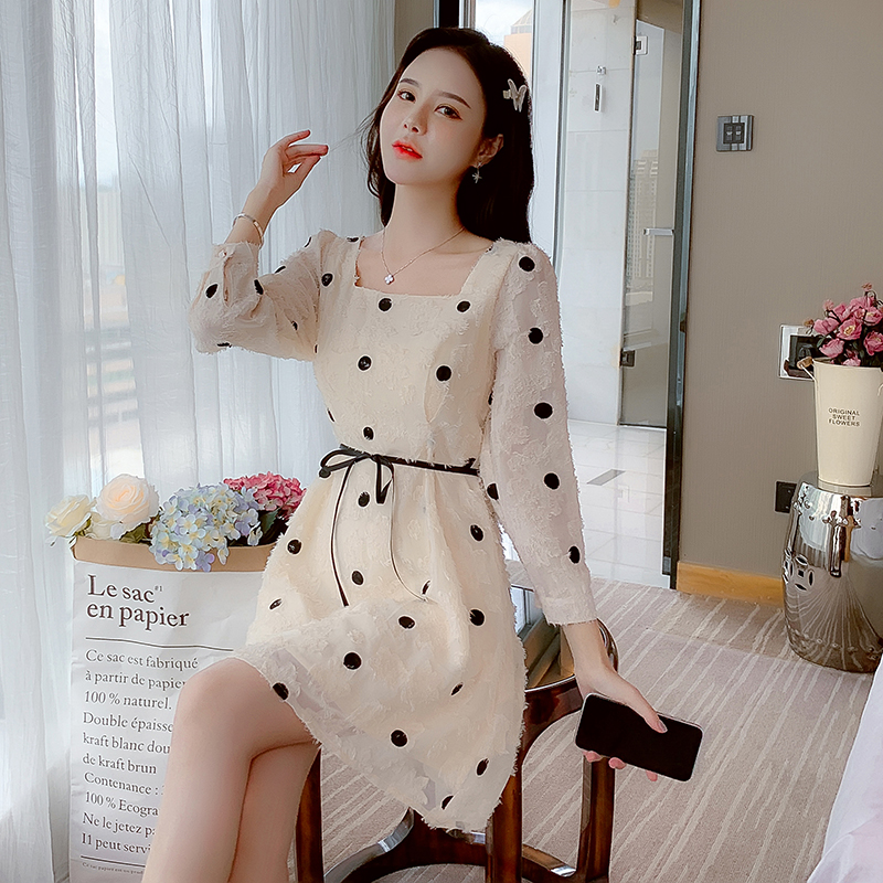 Official figure square collar wave point dress temperament model short style light ripe wind sweet French first love can be sweet or salt