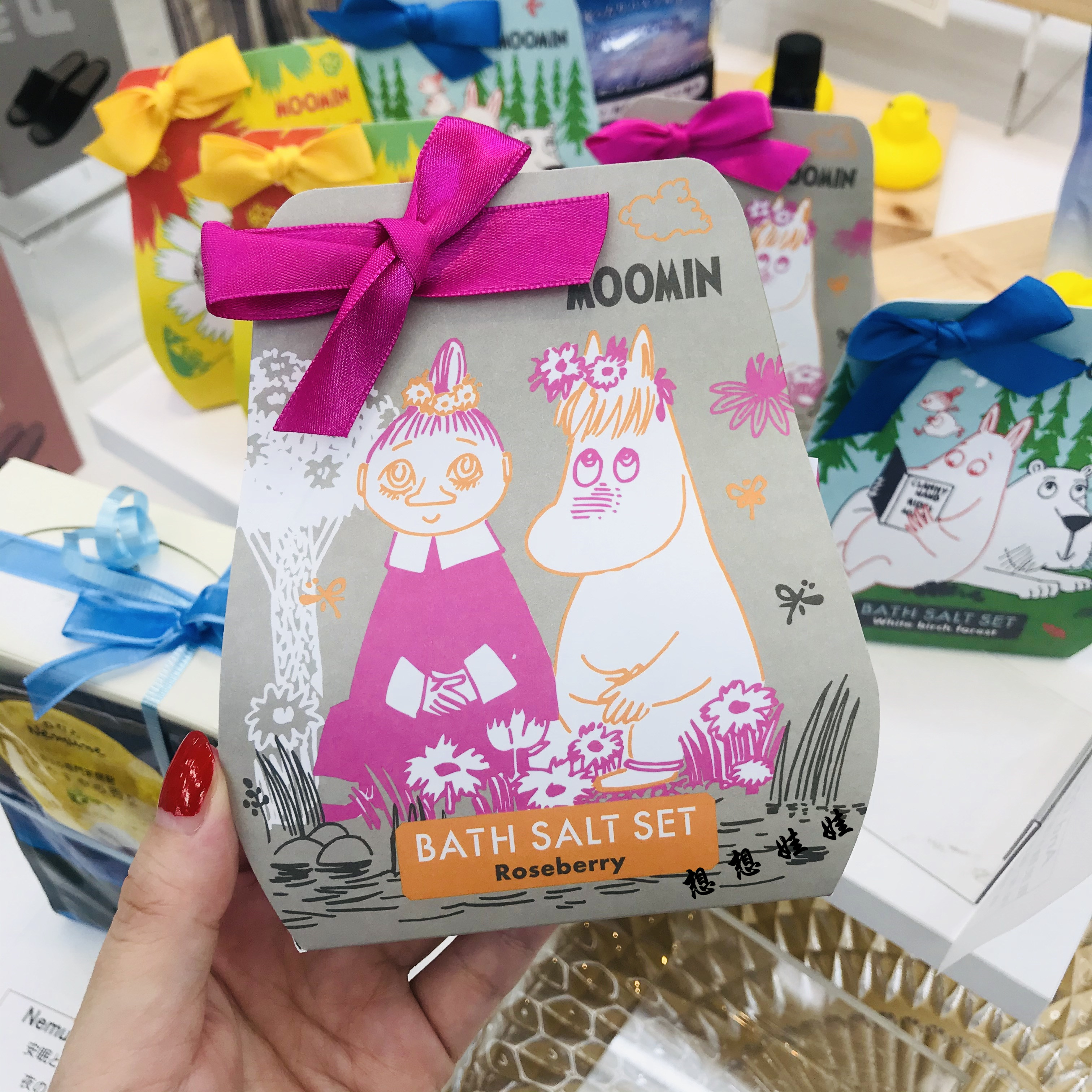 现货日本MOOMIN姆明限定美肌舒缓疲劳保湿浴盐套装玫瑰黑加仑香