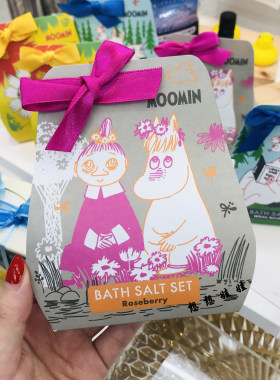 现货日本MOOMIN姆明限定美肌舒缓疲劳保湿浴盐套装玫瑰黑加仑香