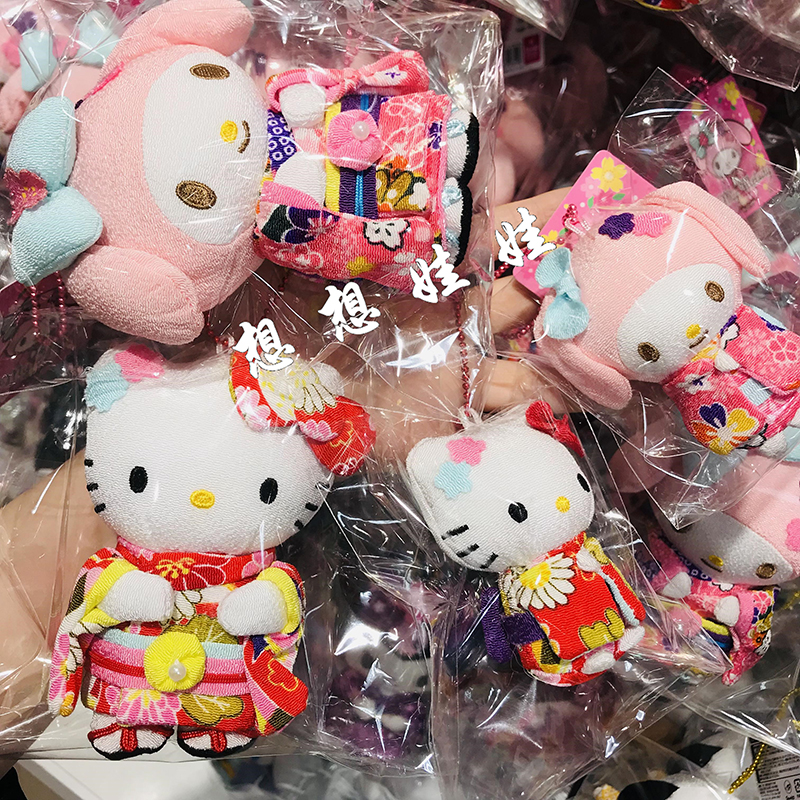 现日本三丽鸥kitty美乐蒂玉桂狗和服铃铛公仔挂件护身符御守包挂
