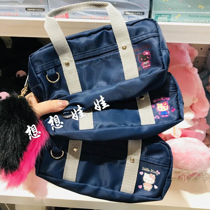 日本三丽鸥kitty黑皮豹纹毛绒尾巴学生小手提包笔袋收纳袋化妆包
