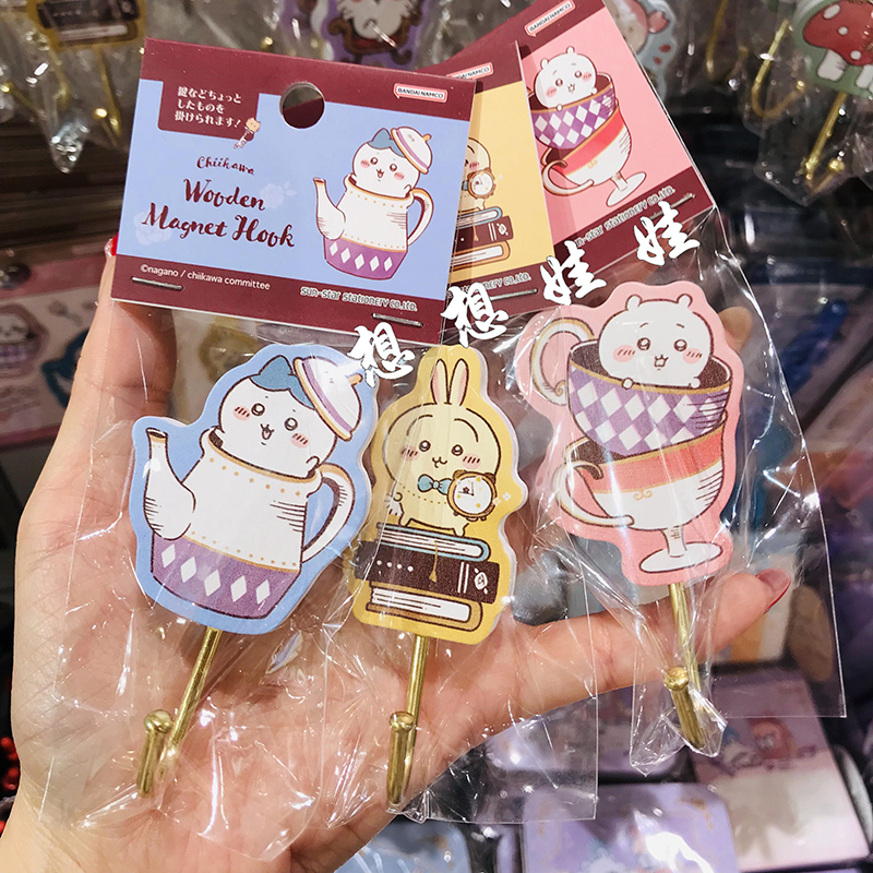 日本chiikawa吉伊卡哇小八乌萨奇飞鼠爱丽丝茶会木质磁吸磁铁挂钩
