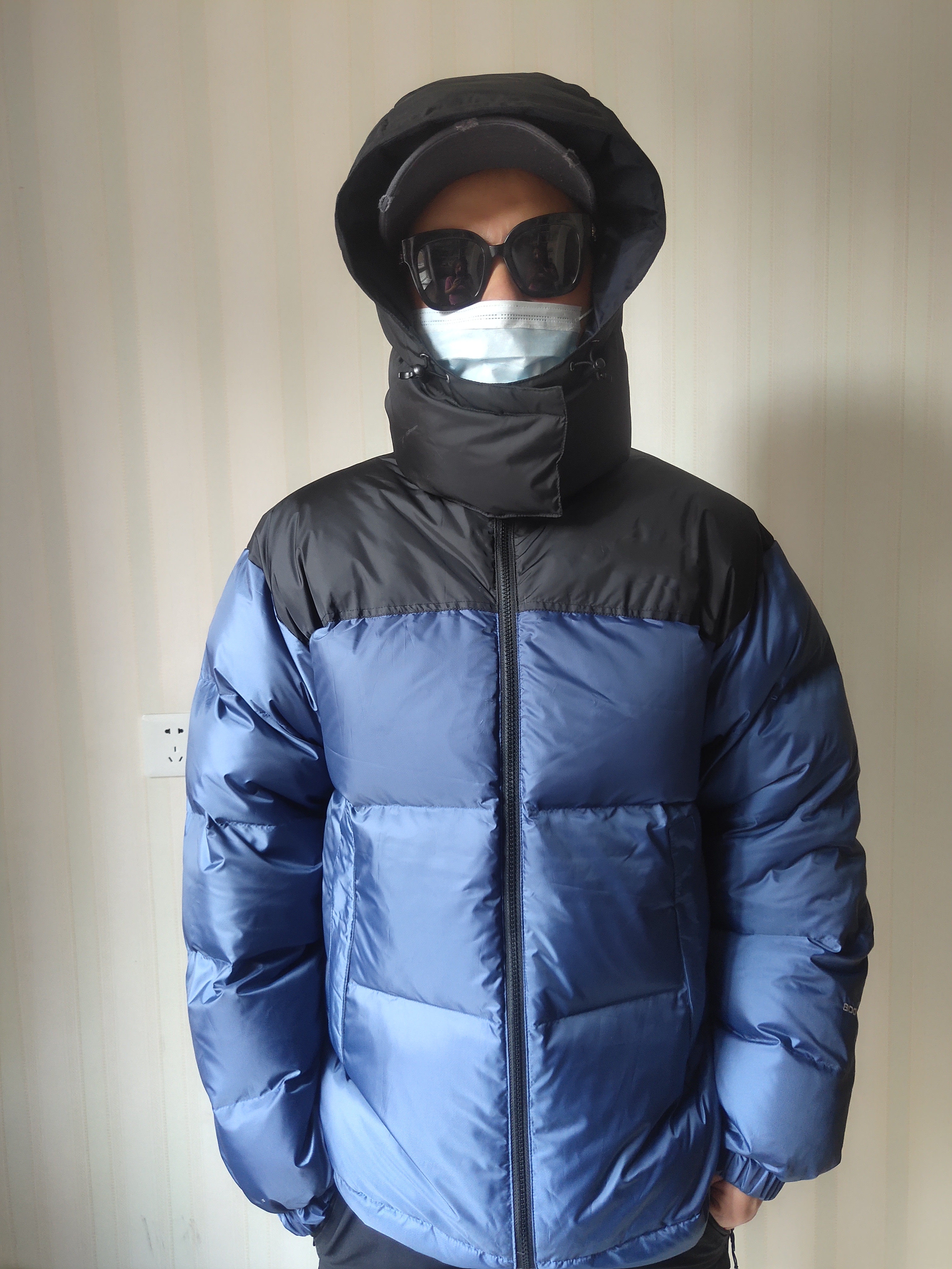 经典小北大宽格男款刺绣高寒保暖连帽可拆卸帽子防水羽绒服